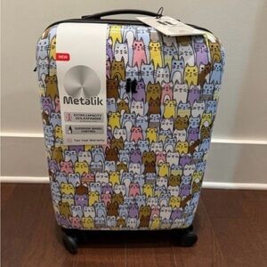 IT METALIK LUGGAGE”  “CRAZY CAT CROWD ” SM/MED CARRY ON  HARDSIDE ROLLER LUGGAGE